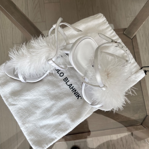 Manolo Blahnik Sexy (Like Sex in the City) Feather White Satin Strappy Sandals - Picture 8 of 10